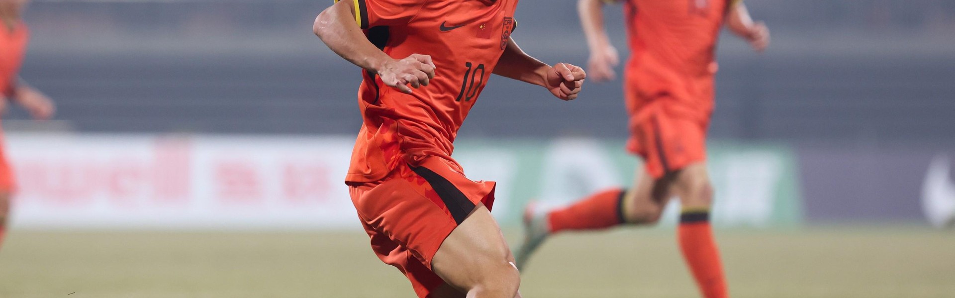 董路：邝兆镭在西班牙拿不到参赛证，将回国加盟深圳新鹏城