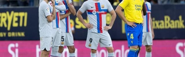 开云体育官方网站-生死高于足球，比赛暂停先救人，巴萨还能进4个