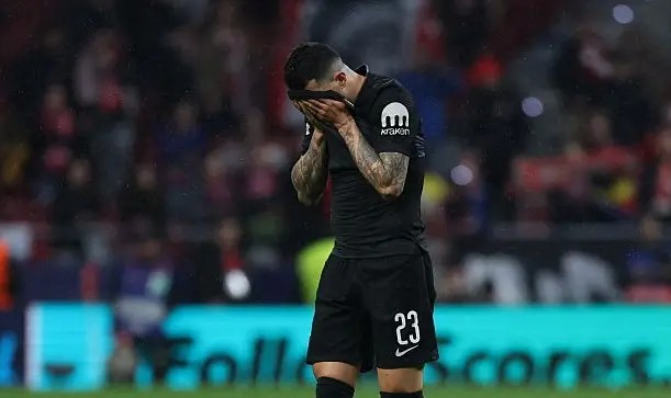 开云体育官方网站-全员卧底？热刺欧冠离大谱 开场22分钟4次失误送礼 22岁门将获0分