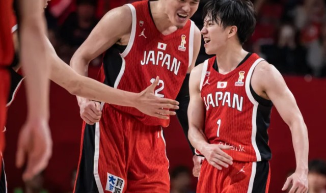 渡边与郭士强对喷太嚣张！场均15.5分远逊李贤重  B联赛也属二流水准|渡边雄太|NBA|体育赛事讨论|韩国男篮|nba_新浪体育_新浪新闻